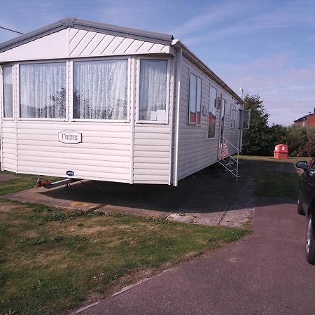 Cozy Camber Caravan 3 Bedroom Retreat With Decking راي المظهر الخارجي الصورة