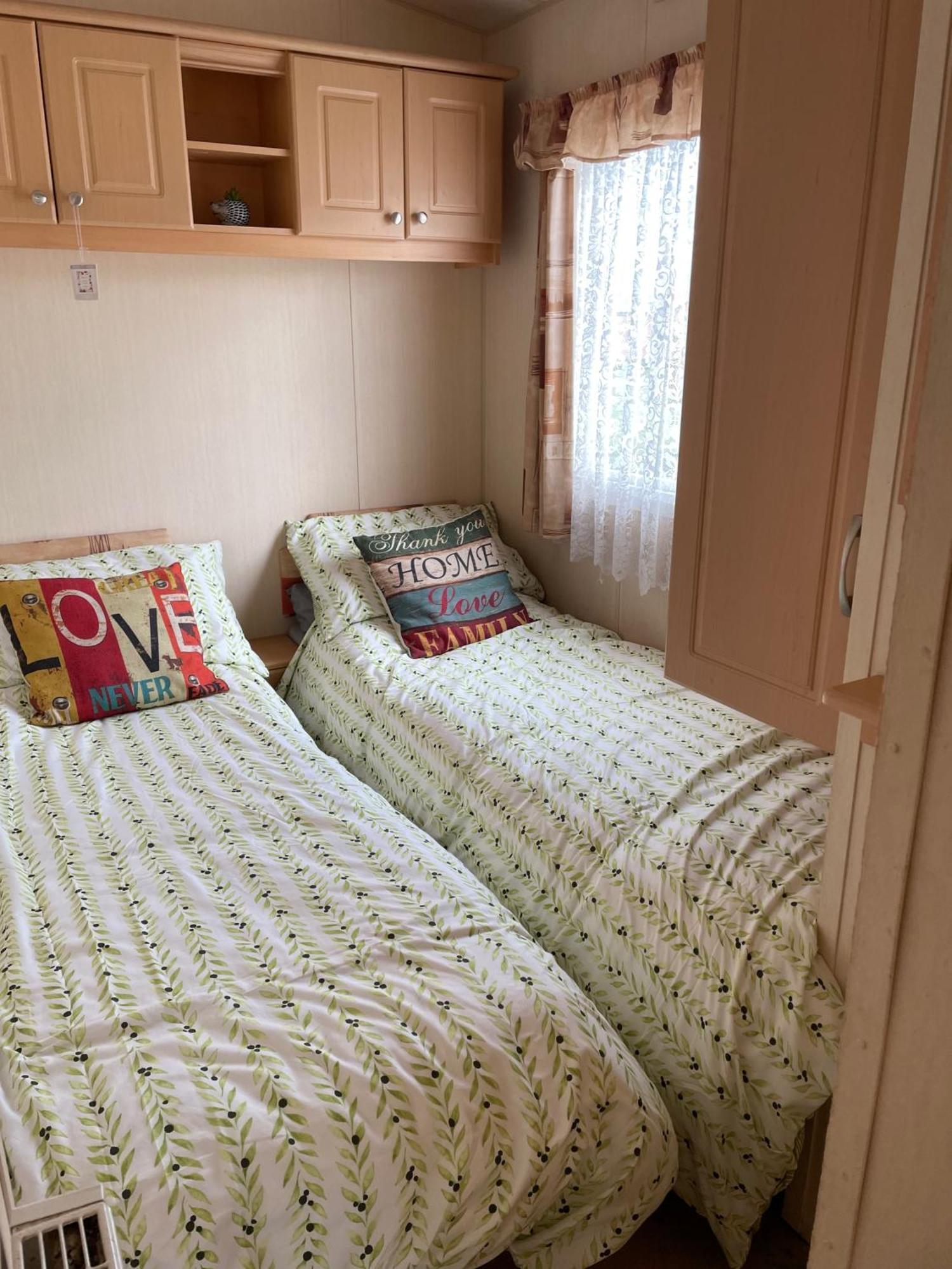 Cozy Camber Caravan 3 Bedroom Retreat With Decking راي المظهر الخارجي الصورة