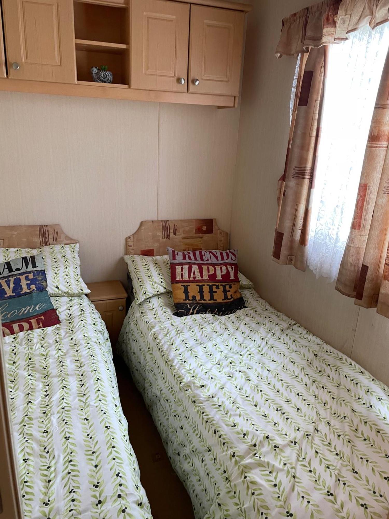 Cozy Camber Caravan 3 Bedroom Retreat With Decking راي المظهر الخارجي الصورة