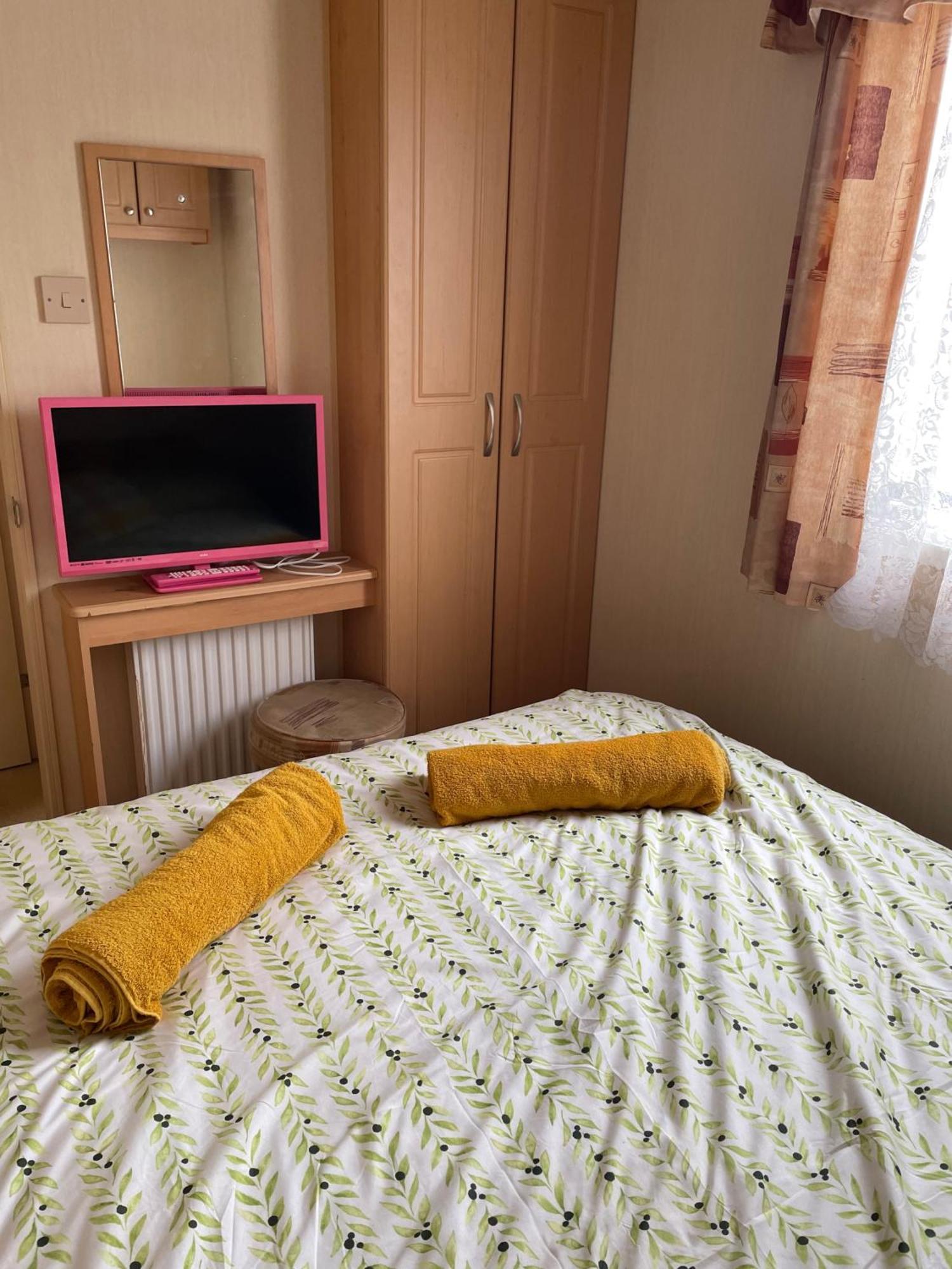 Cozy Camber Caravan 3 Bedroom Retreat With Decking راي المظهر الخارجي الصورة