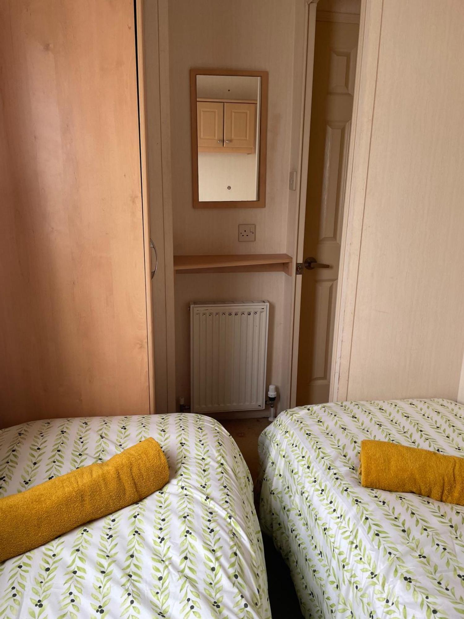 Cozy Camber Caravan 3 Bedroom Retreat With Decking راي المظهر الخارجي الصورة