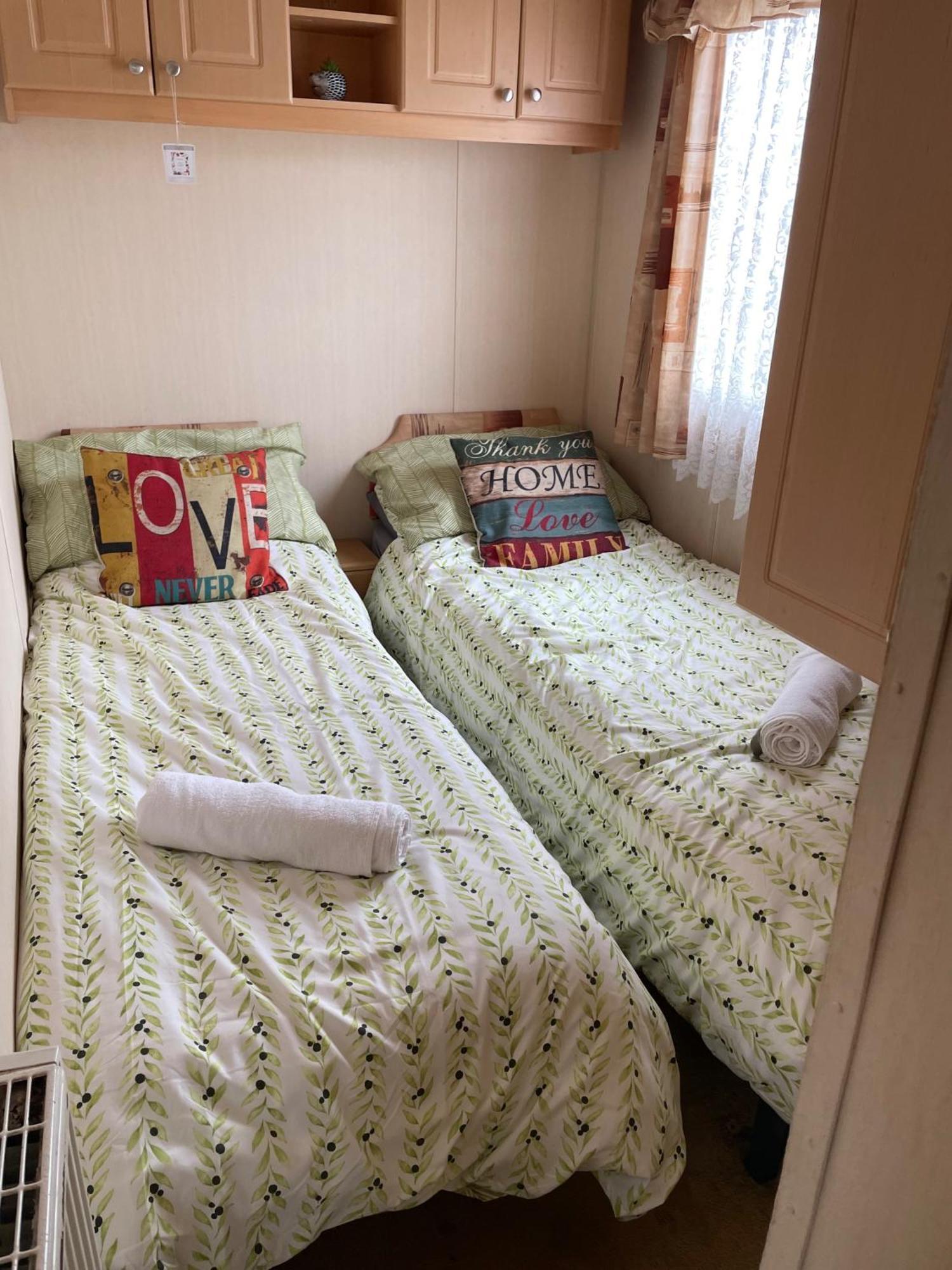 Cozy Camber Caravan 3 Bedroom Retreat With Decking راي المظهر الخارجي الصورة