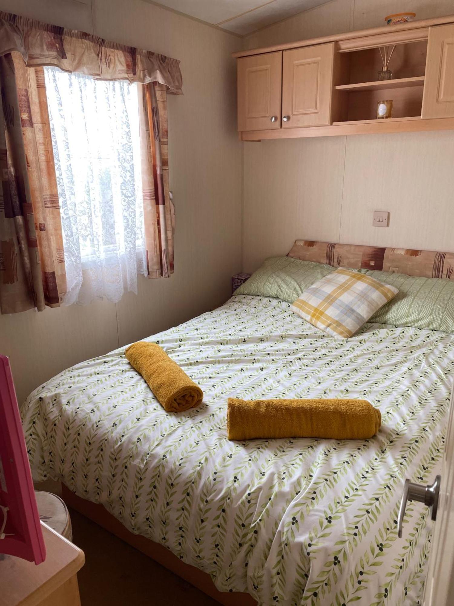 Cozy Camber Caravan 3 Bedroom Retreat With Decking راي المظهر الخارجي الصورة